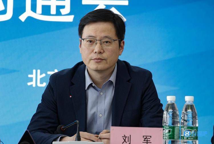 尽管投资人撤资，但武汉三镇俱乐部没有欠薪，每个月照常给一线队球员发放工资。